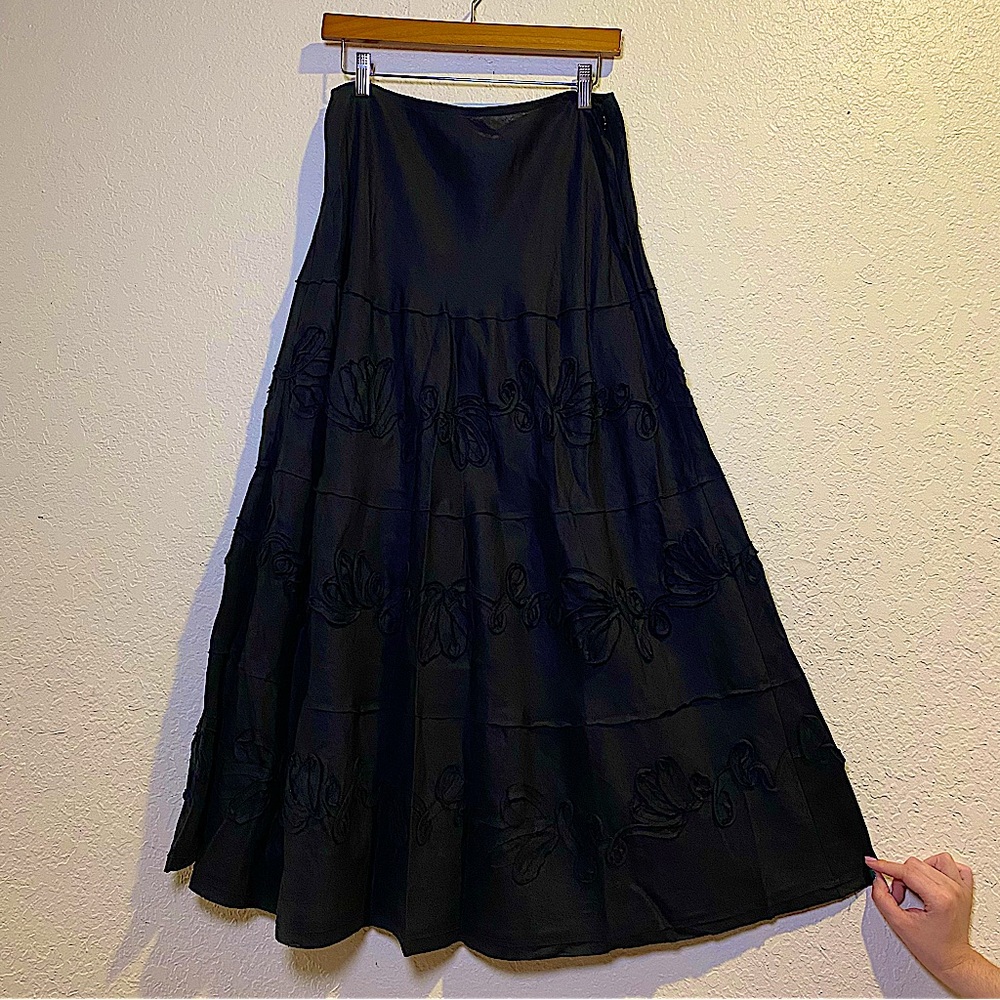 db Life | Black A-Line Skirt with Fabric Patterns Along Skirt M ♣️